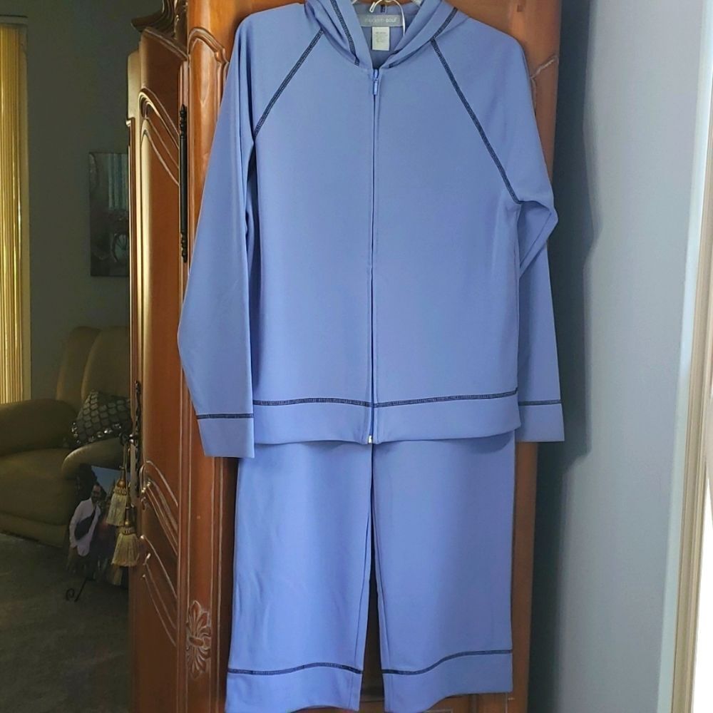 MODERN SOUL set Jacket with hood, pants.Size medium. Great For Travel